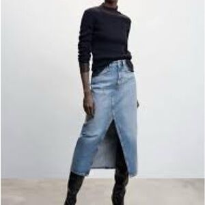 MANGO midi denim skirt with front slit. Medium Blue color. Size XL (12)